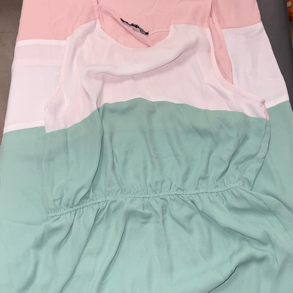 Color-block Dress - Picture 2 of 4